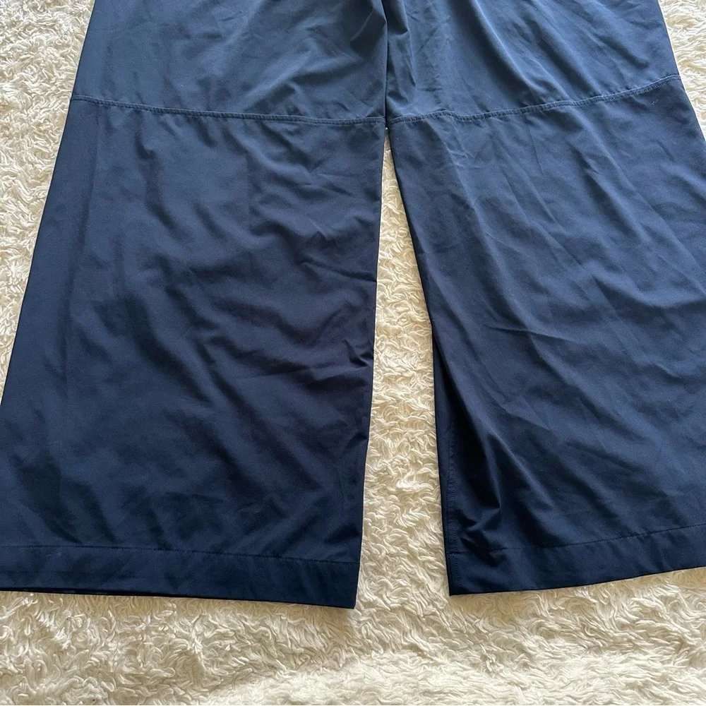 Lululemon Swift Mid-Rise Wide-Leg Pant
Club Blue - Picture 9 of 10